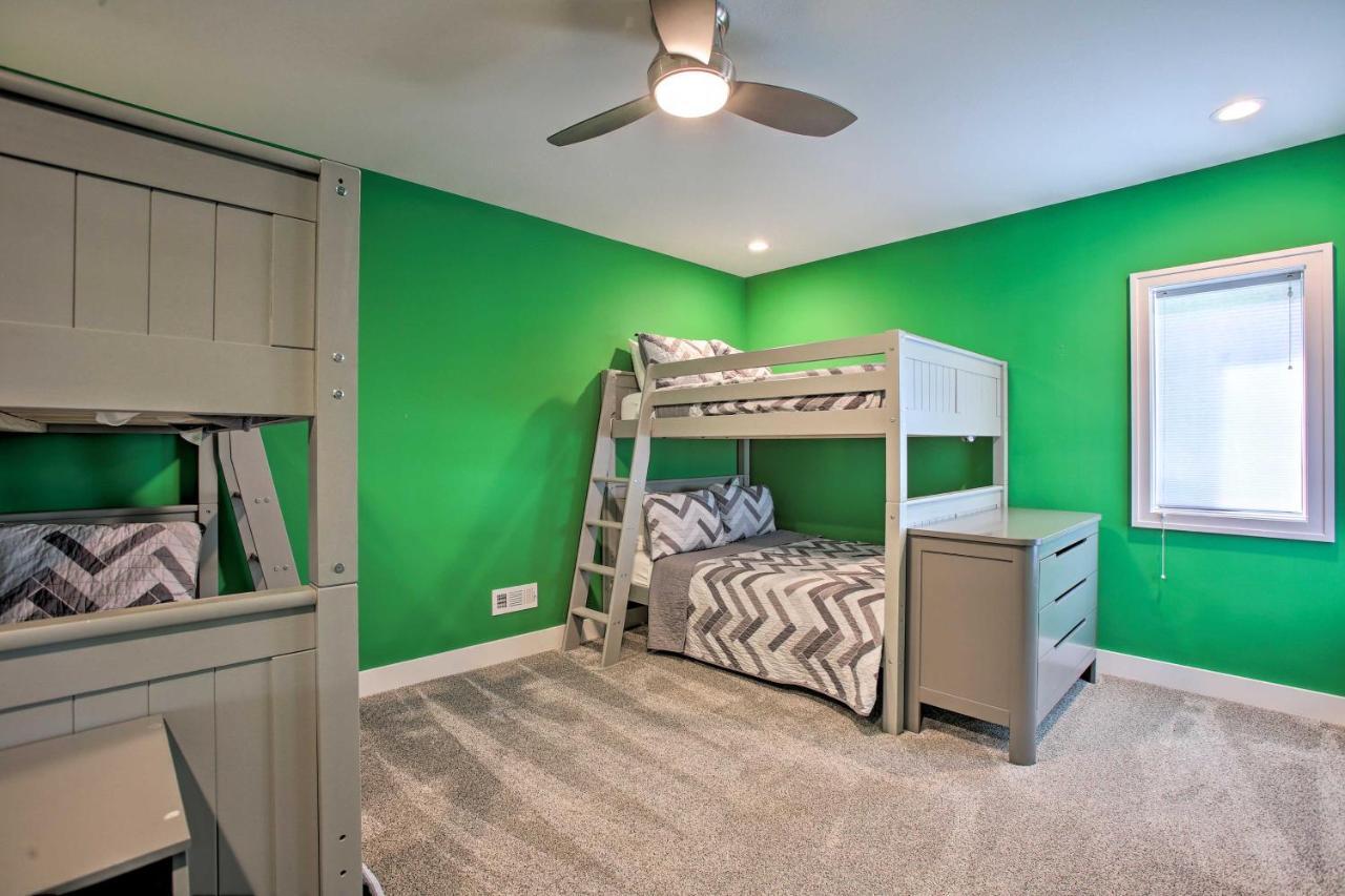 Waterfront Silver Lake Home With Private 40 Dock! ทราเวิร์สซิตี้ ภายนอก รูปภาพ